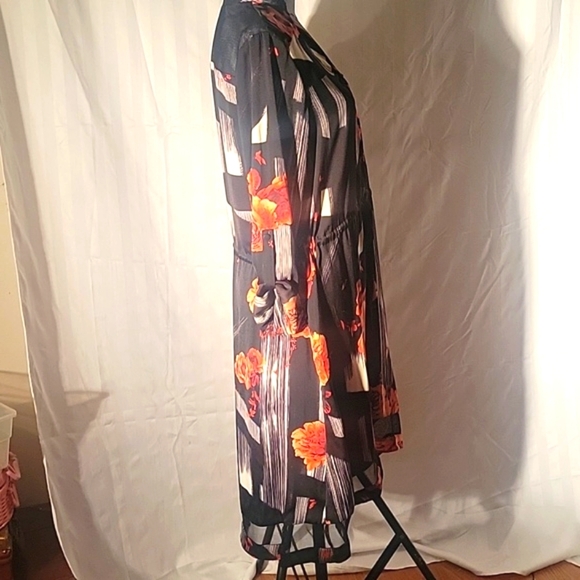 Simply Vera, Vera Wang Black & Floral High-Low Hem Dress Size: M - Picture 7 of 10